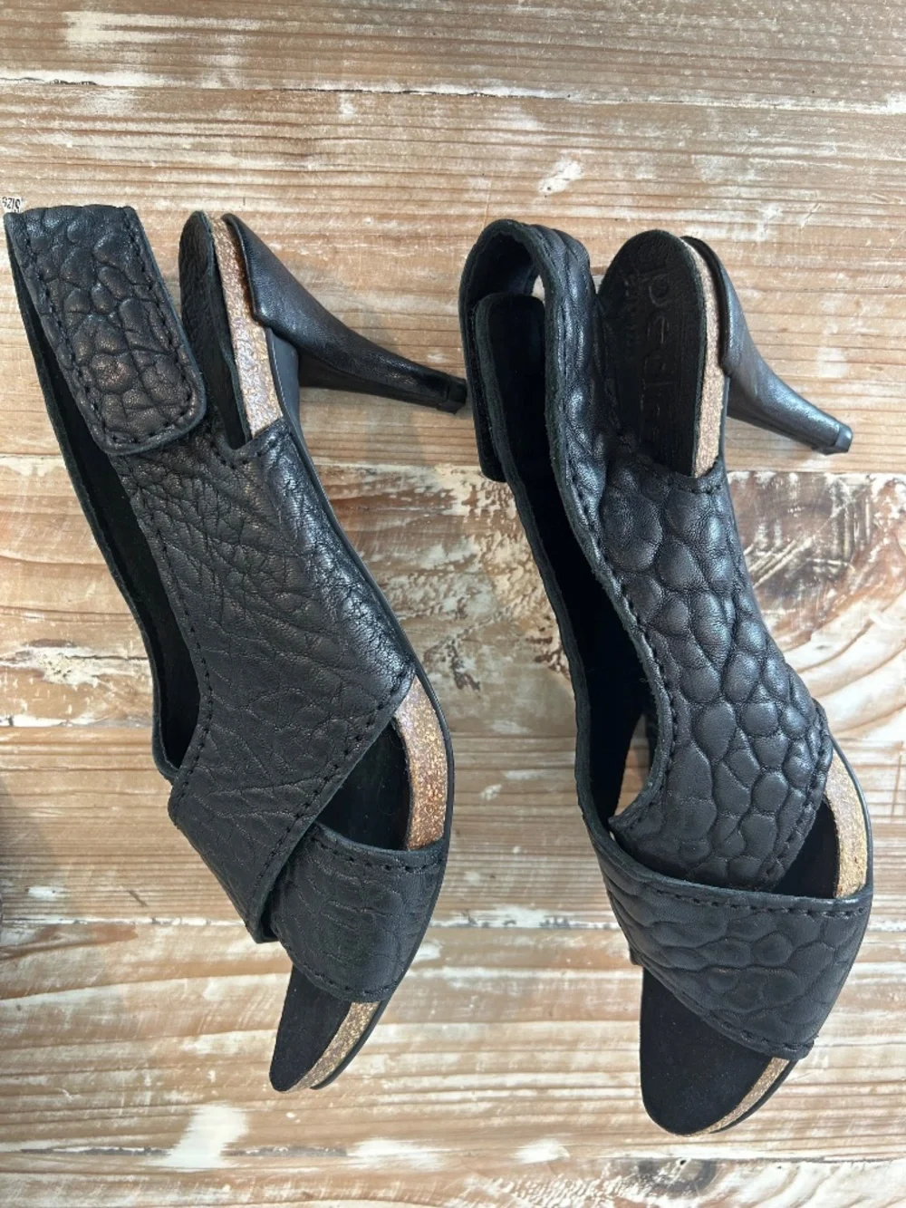 NWOB Pedro Garcia Maggie Pebbled Leather Peep Toe Slingback Heels Sz 39 1/2